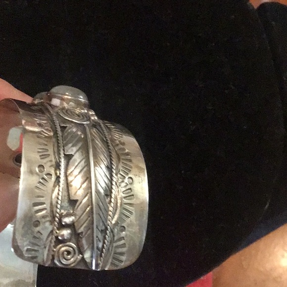 COPY - ABSOLUTELY GORG MOONSTONE CUFF BRACELET MUST SEE 👀 - Picture 3 of 9